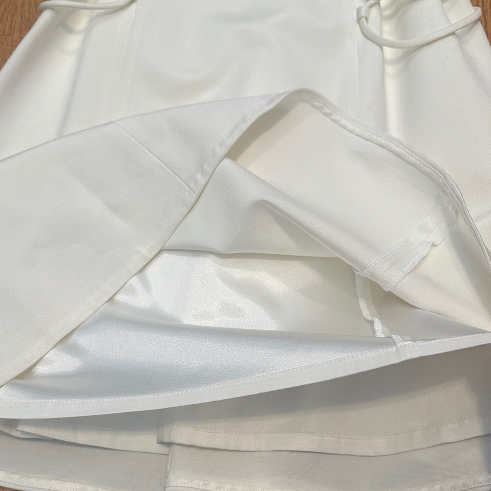 Cushnie Et Ochs Elegant White Dress with Side Lace-Up Detail - Picture 6 of 7